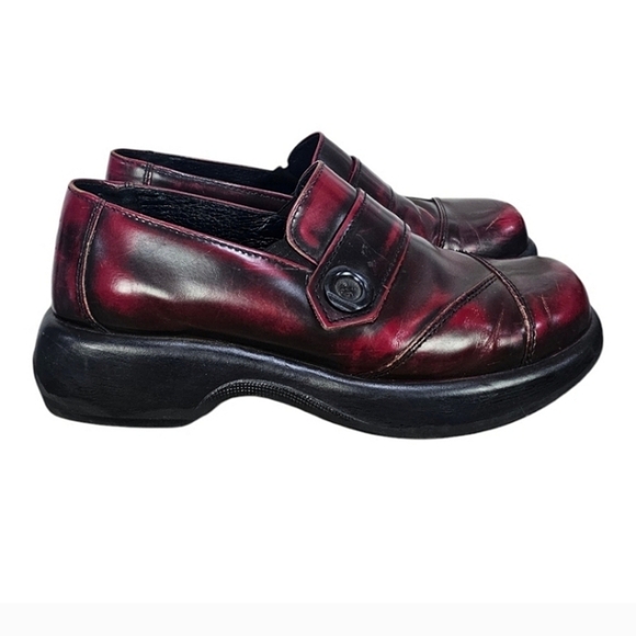 Dansko Cordovan Patent Leather Loafer Sz 41 Red Chunky Sole Criss Cross Button - Picture 3 of 10